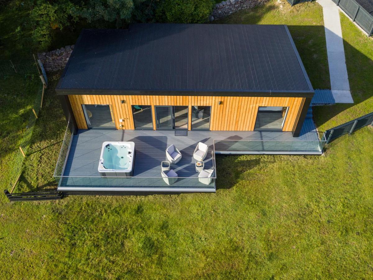 Birches Lodge With Hot Tub Dundonnell Экстерьер фото